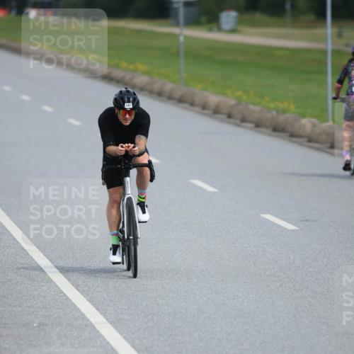 15.06.2025 - 27. Vierlanden-Triathlon H.Heesch http://msf.ph/oto/7979844 15.06.2025 10:36:34 Radfahren 5, 102, 147, 276 meine-sportfotos.de