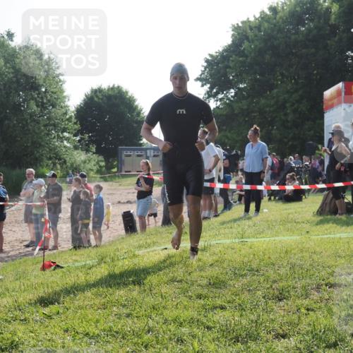 15.06.2025 - 27. Vierlanden-Triathlon KatJ http://msf.ph/oto/7979852 15.06.2025 08:43:58 Schwimmen 23, 84, 113, 183 meine-sportfotos.de