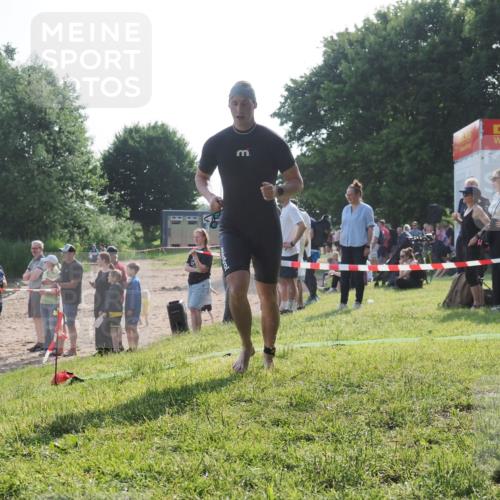 15.06.2025 - 27. Vierlanden-Triathlon KatJ http://msf.ph/oto/7979858 15.06.2025 08:43:58 Schwimmen 23, 84, 113, 183 meine-sportfotos.de