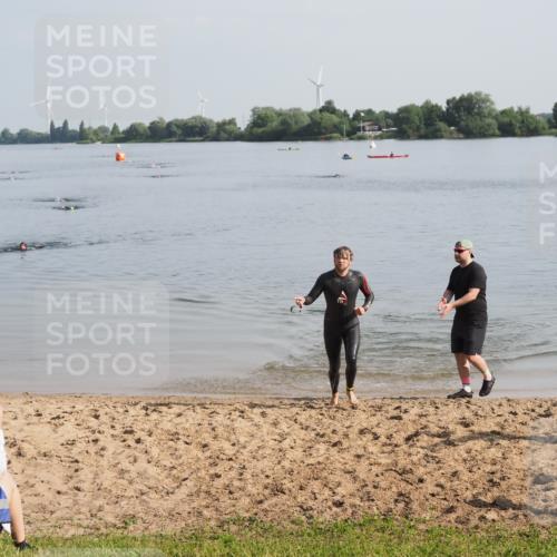 21.06.2025 - 27. Vierlanden-Triathlon MichiJ http://msf.ph/oto/7979860 15.06.2026 08:59:54 Schwimmen 241 meine-sportfotos.de