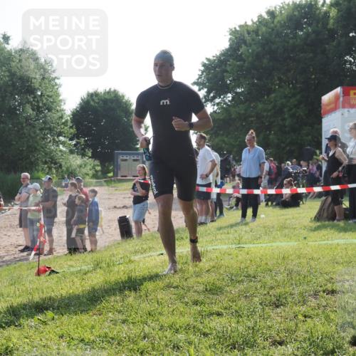 15.06.2025 - 27. Vierlanden-Triathlon KatJ http://msf.ph/oto/7979862 15.06.2025 08:43:58 Schwimmen 23, 84, 113, 183 meine-sportfotos.de