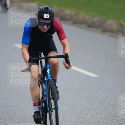 15.06.2025 - 27. Vierlanden-Triathlon H.Heesch http://msf.ph/oto/7979864 15.06.2025 10:36:38 Radfahren 102, 147, 276, 283 meine-sportfotos.de