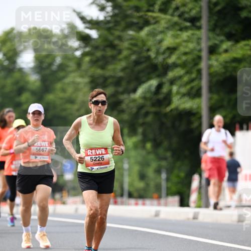 15.06.2025 - REWE Women's Run Dr. Thomas Lammeyer http://msf.ph/oto/7979865 15.06.2025 10:44:57 Laufen 5667, 5226 meine-sportfotos.de
