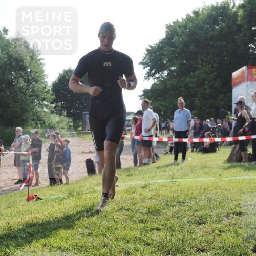 15.06.2025 - 27. Vierlanden-Triathlon KatJ http://msf.ph/oto/7979877 15.06.2025 08:43:59 Schwimmen 23, 84, 113, 183 meine-sportfotos.de