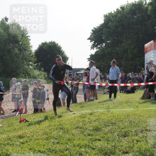 15.06.2025 - 27. Vierlanden-Triathlon KatJ http://msf.ph/oto/7979886 15.06.2025 08:44:00 Schwimmen 23, 84, 113, 183 meine-sportfotos.de