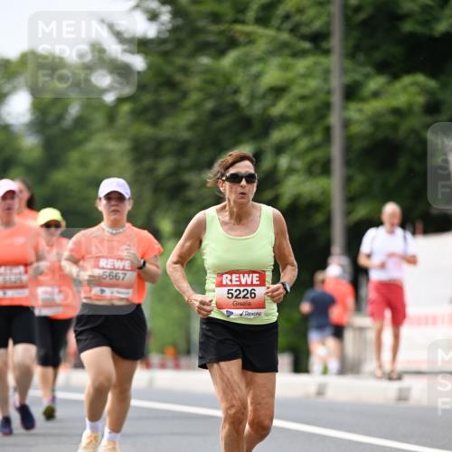 15.06.2025 - REWE Women's Run Dr. Thomas Lammeyer http://msf.ph/oto/7979890 15.06.2025 10:44:58 Laufen 5667, 5226 meine-sportfotos.de