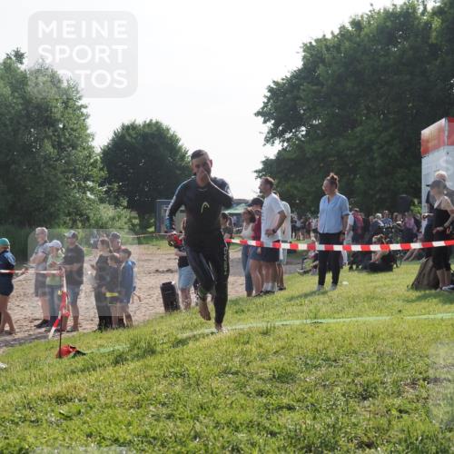 15.06.2025 - 27. Vierlanden-Triathlon KatJ http://msf.ph/oto/7979896 15.06.2025 08:44:00 Schwimmen 23, 84, 113, 183 meine-sportfotos.de