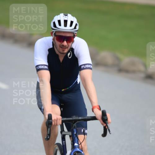 15.06.2025 - 27. Vierlanden-Triathlon H.Heesch http://msf.ph/oto/7979904 15.06.2025 10:36:43 Radfahren 102, 276, 283 meine-sportfotos.de