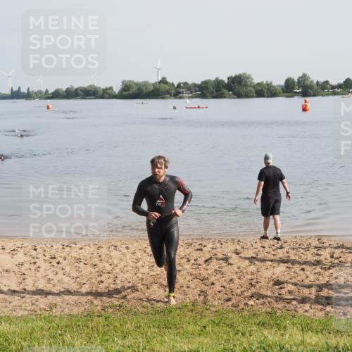 21.06.2025 - 27. Vierlanden-Triathlon MichiJ http://msf.ph/oto/7979905 15.06.2026 08:59:56 Schwimmen 241 meine-sportfotos.de