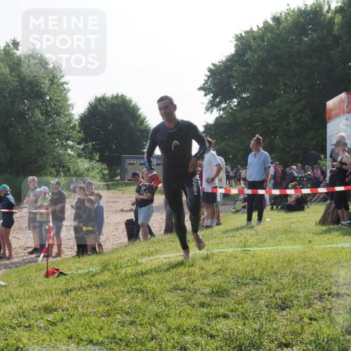 15.06.2025 - 27. Vierlanden-Triathlon KatJ http://msf.ph/oto/7979910 15.06.2025 08:44:01 Schwimmen 23, 84, 97, 113, 153, 183 meine-sportfotos.de
