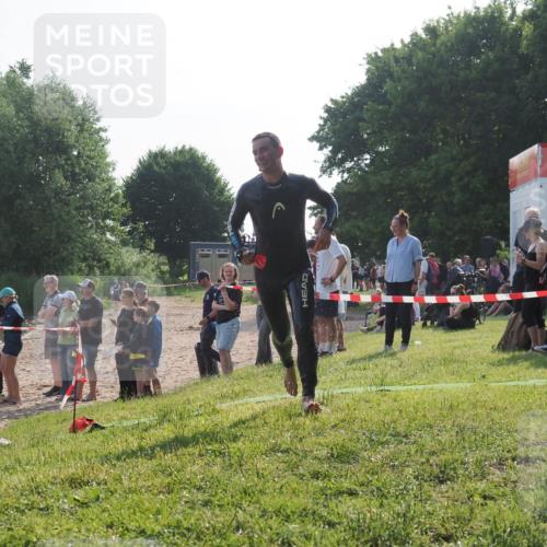 15.06.2025 - 27. Vierlanden-Triathlon KatJ http://msf.ph/oto/7979915 15.06.2025 08:44:01 Schwimmen 23, 84, 97, 113, 153, 183 meine-sportfotos.de