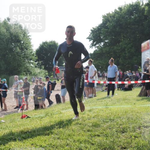 15.06.2025 - 27. Vierlanden-Triathlon KatJ http://msf.ph/oto/7979926 15.06.2025 08:44:01 Schwimmen 23, 84, 97, 113, 153, 183 meine-sportfotos.de