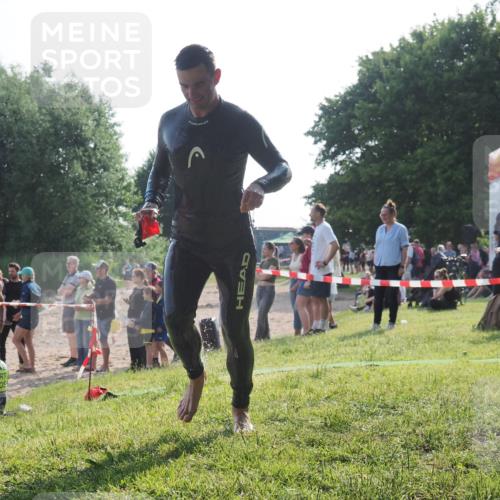 15.06.2025 - 27. Vierlanden-Triathlon KatJ http://msf.ph/oto/7979940 15.06.2025 08:44:02 Schwimmen 23, 84, 97, 113, 153, 183 meine-sportfotos.de