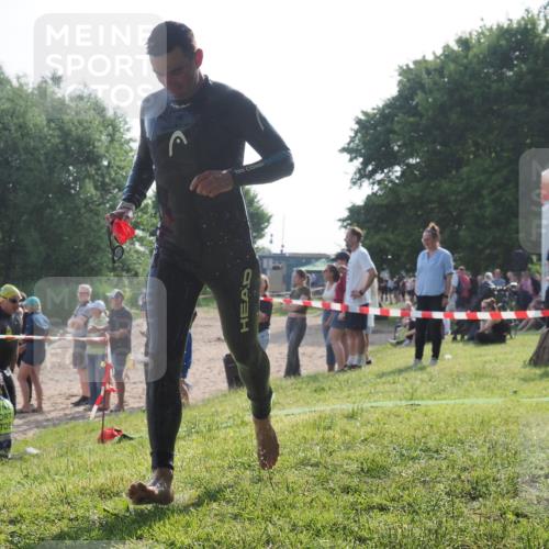 15.06.2025 - 27. Vierlanden-Triathlon KatJ http://msf.ph/oto/7979943 15.06.2025 08:44:02 Schwimmen 23, 84, 97, 113, 153, 183 meine-sportfotos.de
