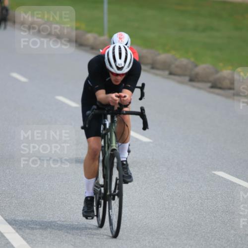 15.06.2025 - 27. Vierlanden-Triathlon H.Heesch http://msf.ph/oto/7979951 15.06.2025 10:37:08 Radfahren 65, 111, 160, 237, 306, 337 meine-sportfotos.de