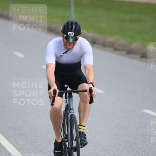 15.06.2025 - 27. Vierlanden-Triathlon H.Heesch http://msf.ph/oto/7979963 15.06.2025 10:37:13 Radfahren 65, 111, 135, 160, 202, 237, 337 meine-sportfotos.de
