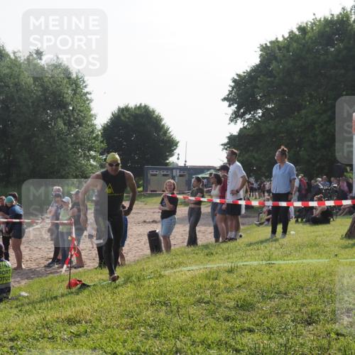 15.06.2025 - 27. Vierlanden-Triathlon KatJ http://msf.ph/oto/7979964 15.06.2025 08:44:04 Schwimmen 23, 84, 97, 153, 183 meine-sportfotos.de