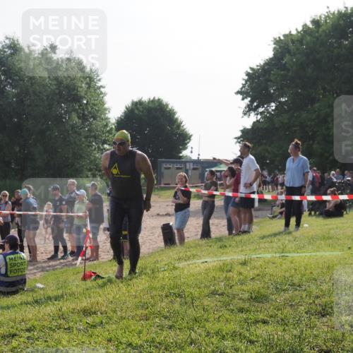 15.06.2025 - 27. Vierlanden-Triathlon KatJ http://msf.ph/oto/7979978 15.06.2025 08:44:04 Schwimmen 23, 84, 97, 153, 183 meine-sportfotos.de