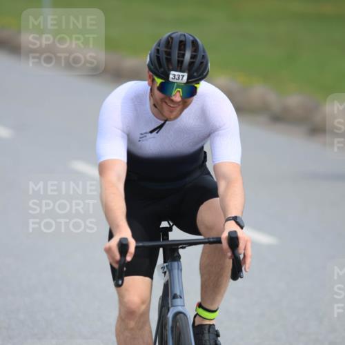 15.06.2025 - 27. Vierlanden-Triathlon H.Heesch http://msf.ph/oto/7979980 15.06.2025 10:37:13 Radfahren 65, 111, 135, 160, 202, 237, 337 meine-sportfotos.de