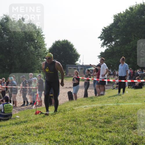 15.06.2025 - 27. Vierlanden-Triathlon KatJ http://msf.ph/oto/7979981 15.06.2025 08:44:04 Schwimmen 23, 84, 97, 153, 183 meine-sportfotos.de