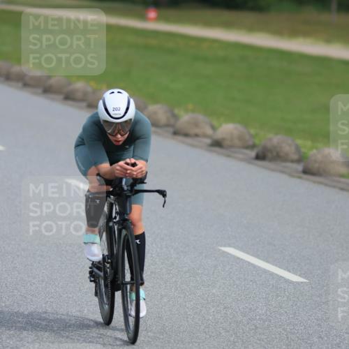 15.06.2025 - 27. Vierlanden-Triathlon H.Heesch http://msf.ph/oto/7979985 15.06.2025 10:37:17 Radfahren 63, 135, 202, 337 meine-sportfotos.de