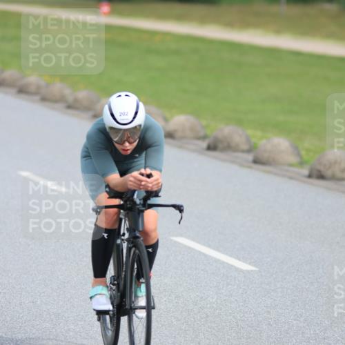 15.06.2025 - 27. Vierlanden-Triathlon H.Heesch http://msf.ph/oto/7979986 15.06.2025 10:37:17 Radfahren 63, 135, 202, 337 meine-sportfotos.de