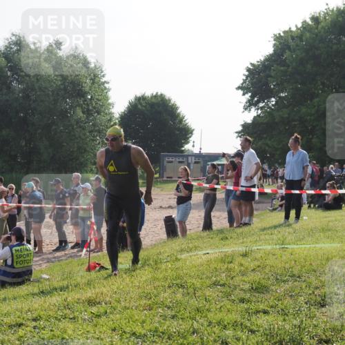 15.06.2025 - 27. Vierlanden-Triathlon KatJ http://msf.ph/oto/7979987 15.06.2025 08:44:05 Schwimmen 23, 84, 97, 153, 183 meine-sportfotos.de