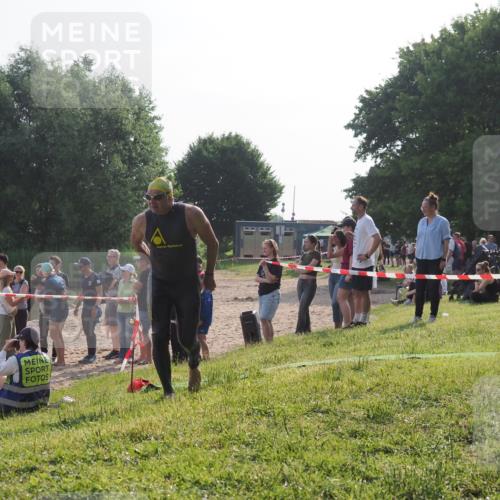 15.06.2025 - 27. Vierlanden-Triathlon KatJ http://msf.ph/oto/7979992 15.06.2025 08:44:05 Schwimmen 23, 84, 97, 153, 183 meine-sportfotos.de