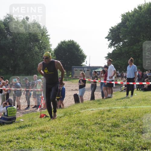 15.06.2025 - 27. Vierlanden-Triathlon KatJ http://msf.ph/oto/7979997 15.06.2025 08:44:05 Schwimmen 23, 84, 97, 153, 183 meine-sportfotos.de