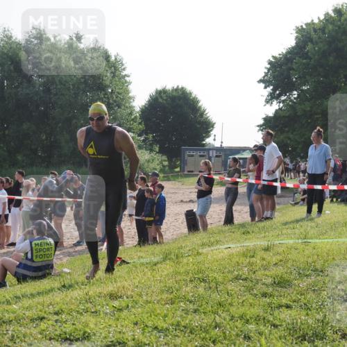 15.06.2025 - 27. Vierlanden-Triathlon KatJ http://msf.ph/oto/7980002 15.06.2025 08:44:05 Schwimmen 23, 84, 97, 153, 183 meine-sportfotos.de