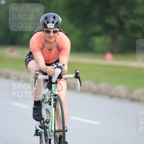 15.06.2025 - 27. Vierlanden-Triathlon H.Heesch http://msf.ph/oto/7980018 15.06.2025 10:37:44 Radfahren 191, 224, 353 meine-sportfotos.de