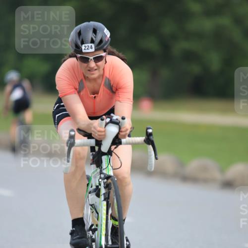 15.06.2025 - 27. Vierlanden-Triathlon H.Heesch http://msf.ph/oto/7980025 15.06.2025 10:37:44 Radfahren 191, 224, 353 meine-sportfotos.de