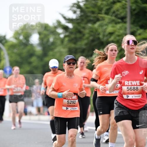 15.06.2025 - REWE Women's Run Dr. Thomas Lammeyer http://msf.ph/oto/7980041 15.06.2025 10:45:05 Laufen 5292, 5688 meine-sportfotos.de