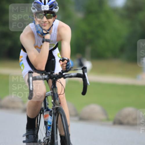 15.06.2025 - 27. Vierlanden-Triathlon H.Heesch http://msf.ph/oto/7980043 15.06.2025 10:37:52 Radfahren 353 meine-sportfotos.de