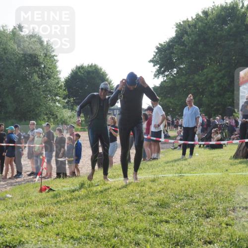 15.06.2025 - 27. Vierlanden-Triathlon KatJ http://msf.ph/oto/7980052 15.06.2025 08:44:08 Schwimmen 23, 97, 153, 183 meine-sportfotos.de