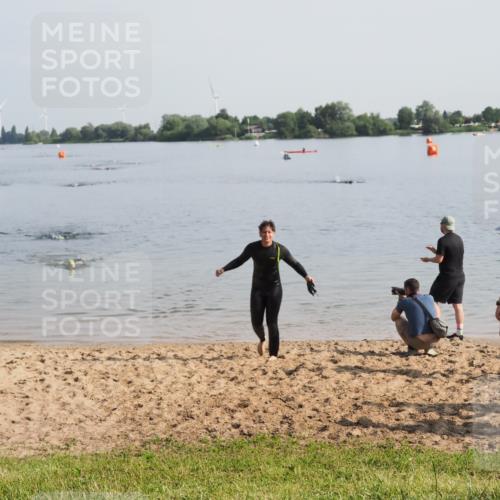 21.06.2025 - 27. Vierlanden-Triathlon MichiJ http://msf.ph/oto/7980055 15.06.2026 09:00:37 Schwimmen 58 meine-sportfotos.de