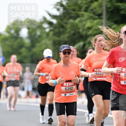 15.06.2025 - REWE Women's Run Dr. Thomas Lammeyer http://msf.ph/oto/7980058 15.06.2025 10:45:05 Laufen 5292, 5522, 5 meine-sportfotos.de