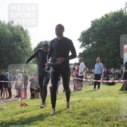15.06.2025 - 27. Vierlanden-Triathlon KatJ http://msf.ph/oto/7980088 15.06.2025 08:44:10 Schwimmen 23, 97, 153, 174, 183 meine-sportfotos.de