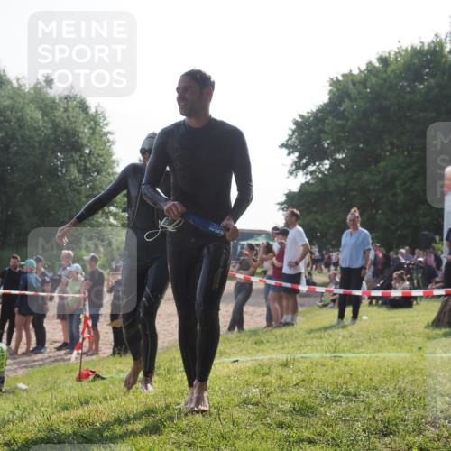 15.06.2025 - 27. Vierlanden-Triathlon KatJ http://msf.ph/oto/7980094 15.06.2025 08:44:10 Schwimmen 23, 97, 153, 174, 183 meine-sportfotos.de
