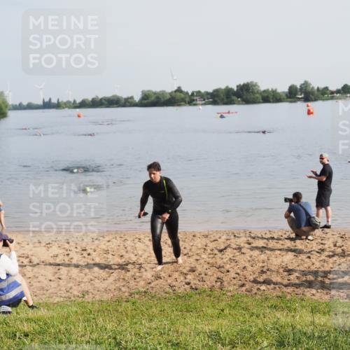 21.06.2025 - 27. Vierlanden-Triathlon MichiJ http://msf.ph/oto/7980099 15.06.2026 09:00:40 Schwimmen 58 meine-sportfotos.de