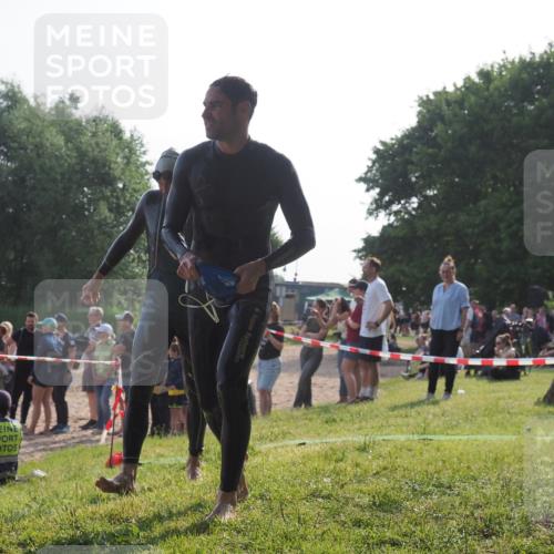 15.06.2025 - 27. Vierlanden-Triathlon KatJ http://msf.ph/oto/7980103 15.06.2025 08:44:10 Schwimmen 23, 97, 153, 174, 183 meine-sportfotos.de