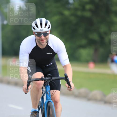 15.06.2025 - 27. Vierlanden-Triathlon H.Heesch http://msf.ph/oto/7980106 15.06.2025 10:38:16 Radfahren 88, 154, 218, 320 meine-sportfotos.de