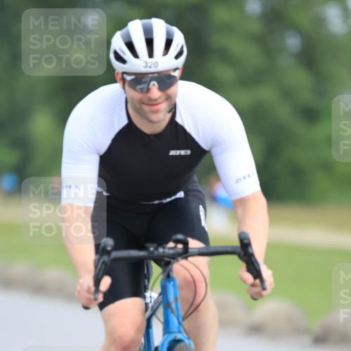 15.06.2025 - 27. Vierlanden-Triathlon H.Heesch http://msf.ph/oto/7980120 15.06.2025 10:38:16 Radfahren 88, 154, 218, 320 meine-sportfotos.de