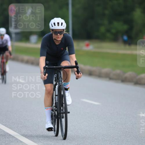 15.06.2025 - 27. Vierlanden-Triathlon H.Heesch http://msf.ph/oto/7980133 15.06.2025 10:38:22 Radfahren 7, 13, 88, 154, 218, 258 meine-sportfotos.de