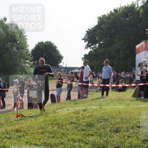 15.06.2025 - 27. Vierlanden-Triathlon KatJ http://msf.ph/oto/7980134 15.06.2025 08:44:16 Schwimmen 97, 130, 153, 174 meine-sportfotos.de