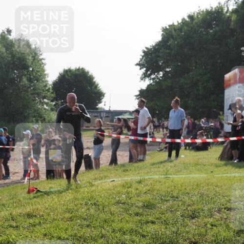 15.06.2025 - 27. Vierlanden-Triathlon KatJ http://msf.ph/oto/7980136 15.06.2025 08:44:16 Schwimmen 97, 130, 153, 174 meine-sportfotos.de