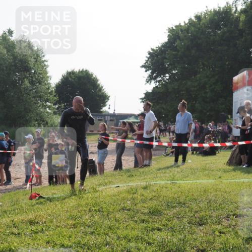 15.06.2025 - 27. Vierlanden-Triathlon KatJ http://msf.ph/oto/7980142 15.06.2025 08:44:16 Schwimmen 97, 130, 153, 174 meine-sportfotos.de