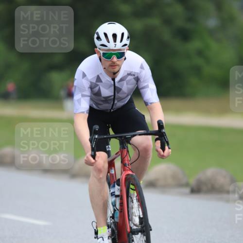 15.06.2025 - 27. Vierlanden-Triathlon H.Heesch http://msf.ph/oto/7980146 15.06.2025 10:38:25 Radfahren 7, 13, 88, 218, 258, 343, 344 meine-sportfotos.de