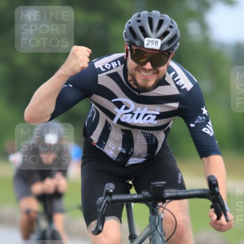 15.06.2025 - 27. Vierlanden-Triathlon H.Heesch http://msf.ph/oto/7980154 15.06.2025 10:38:26 Radfahren 7, 13, 88, 218, 258, 343, 344 meine-sportfotos.de