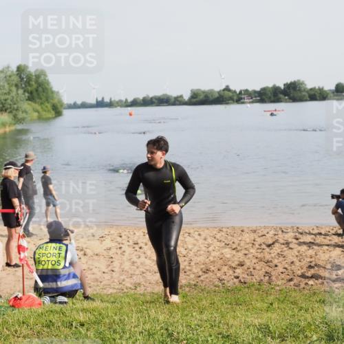 21.06.2025 - 27. Vierlanden-Triathlon MichiJ http://msf.ph/oto/7980169 15.06.2026 09:00:42 Schwimmen 58 meine-sportfotos.de
